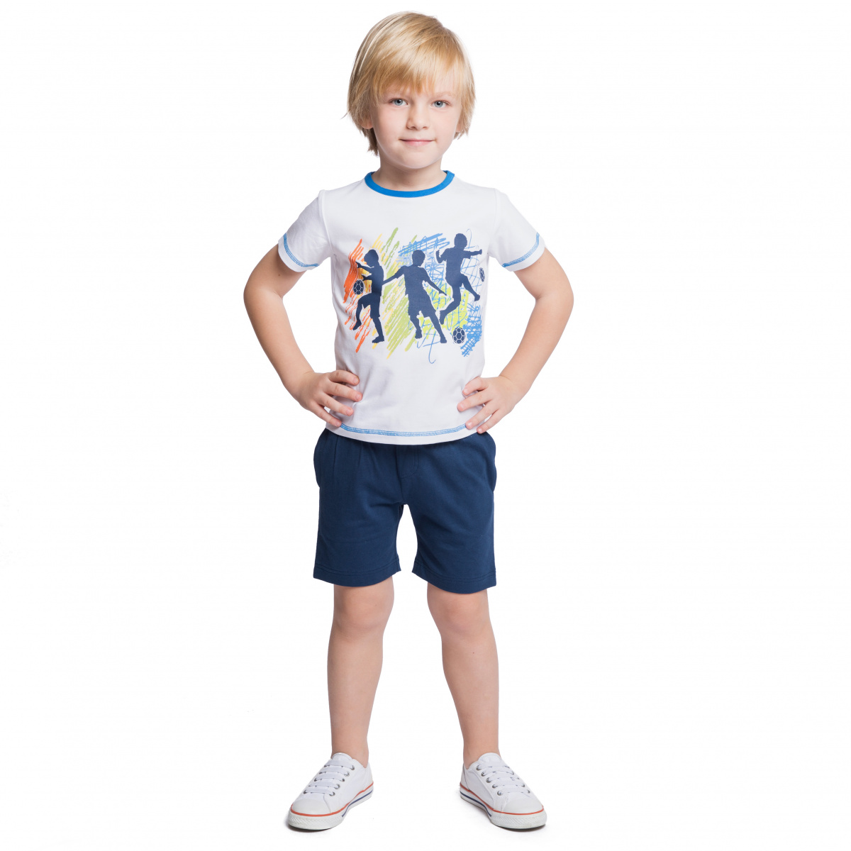 Шорты 5 лет. Спортивные шорты для мальчика. Мальчик в майке и шортах. Детские футболки шортики. Одежда для мальчиков шорты.