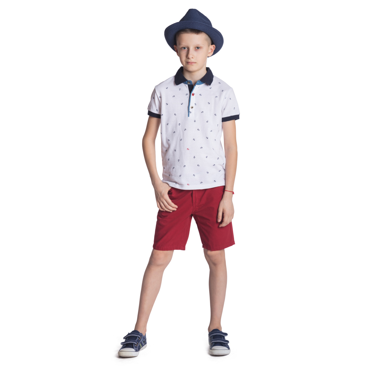 Комплект шорт для мальчика. Шорты для мальчика. Красные шорты для мальчиков. Мальчик в шортах и шляпе. Классические шорты для мальчика.