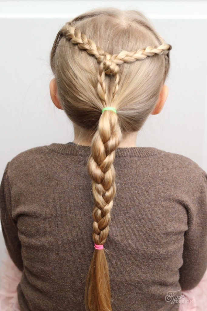 single-braid-knot.jpg Экономим время: 5 минутные школьные прически-7